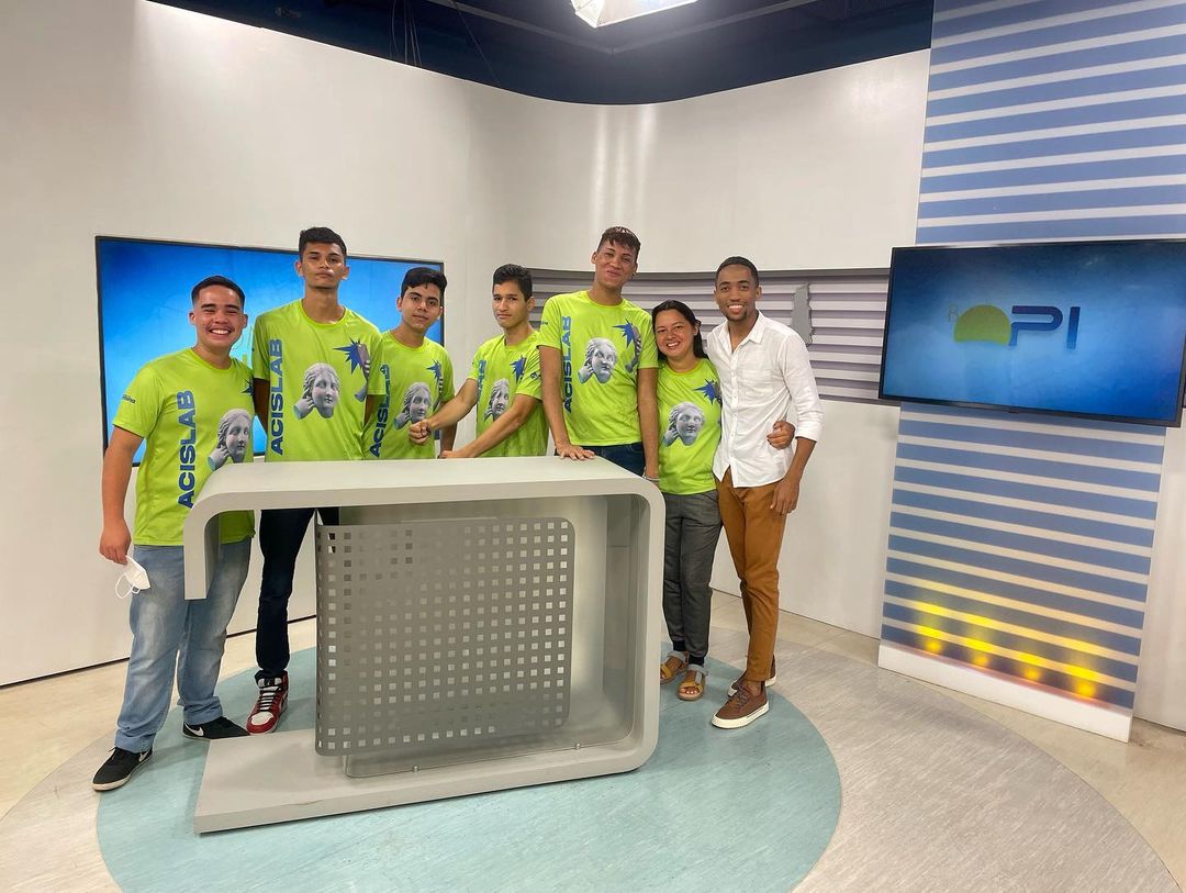 Alunos do curso de Mídias Digitais realizam visita técnica na TV Clube